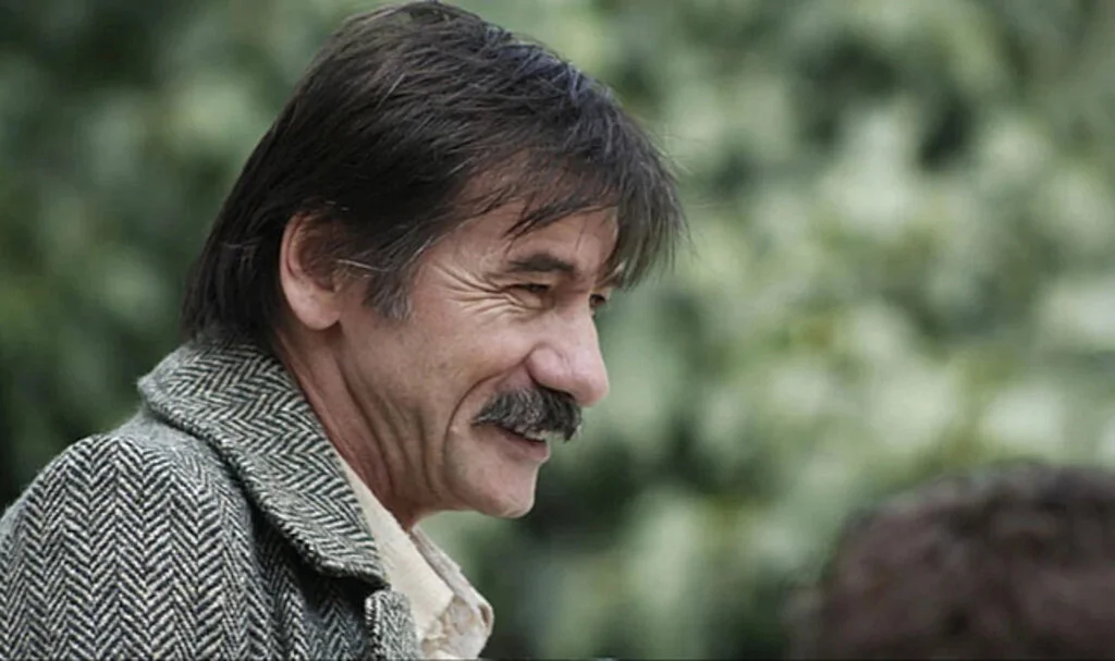Ünlü Oyuncu Mustafa Uzunyılmaz, Yolda Yürürken Kalp Krizi Geçirdi