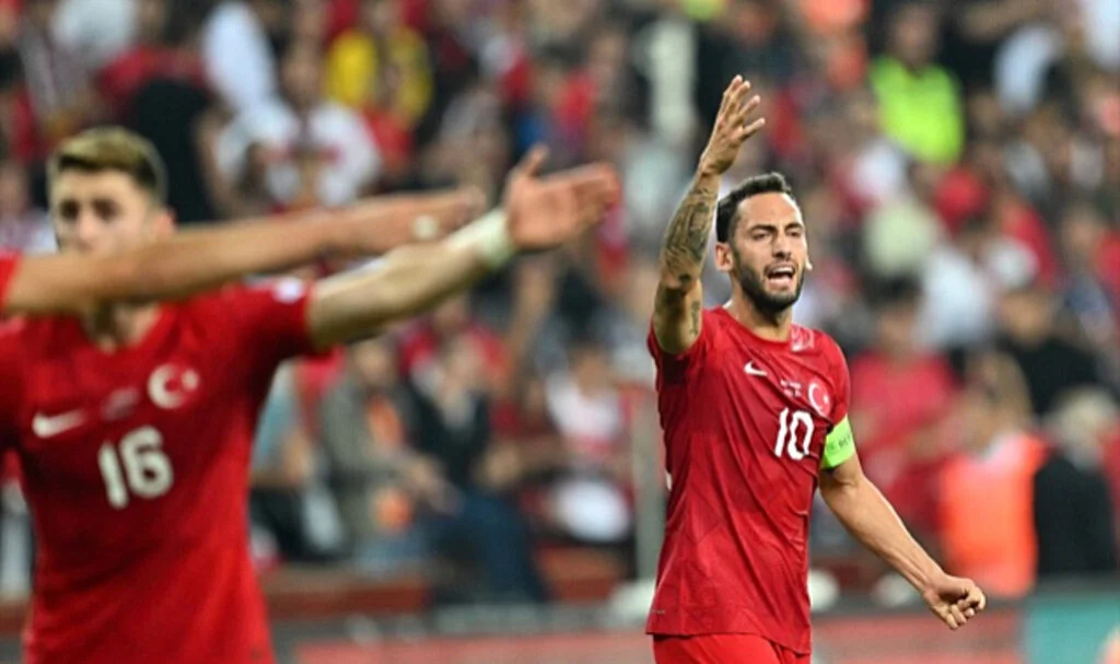 "Yerli hoca istiyoruz" dediler mi? Hakan Çalhanoğlu'ndan çok konuşulacak sözler