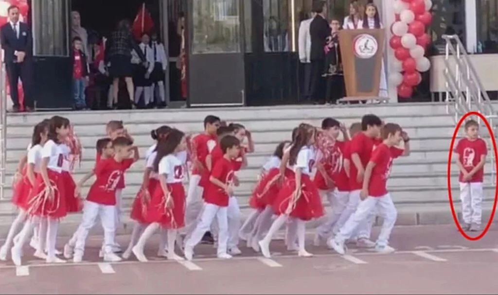 Afyonkarahisar'da 29 Ekim Gösterisinde Vicdanları Yaralayan Muamele