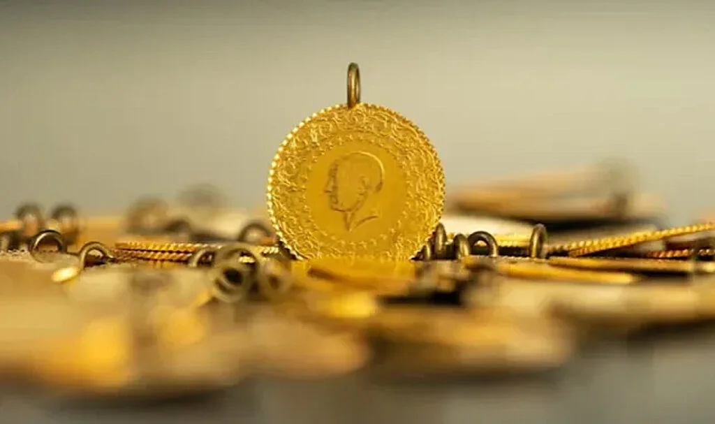 Altın fiyatları yeni haftada 5 ayın zirvesinden geriledi