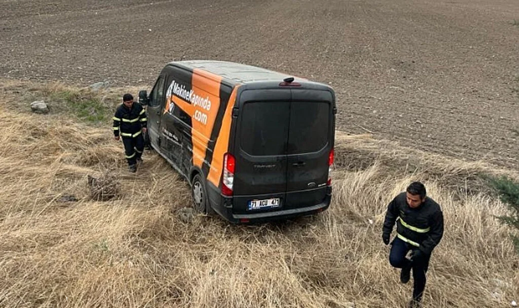 Amasya'da otomobil ile minibüsün çarpışması sonucu 2 kişi yaralandı