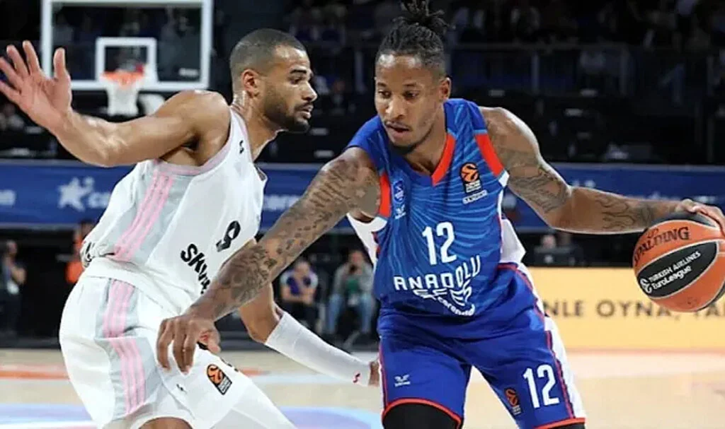 Anadolu Efes, LDLC ASVEL’i devirdi