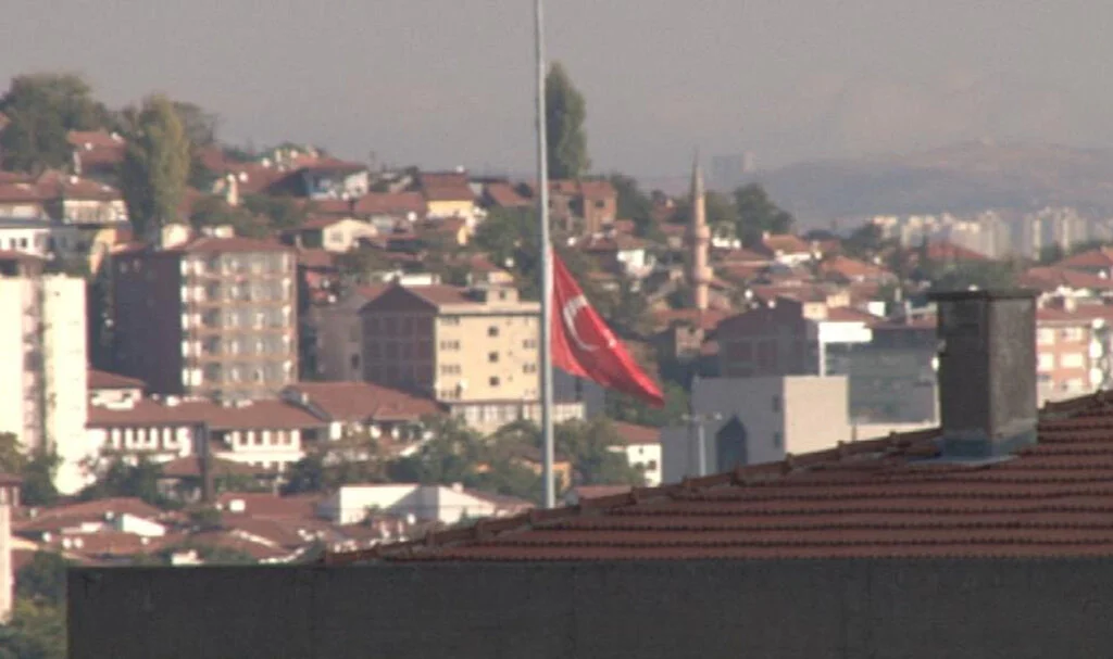 Ankara’da bayraklar yarıya indi