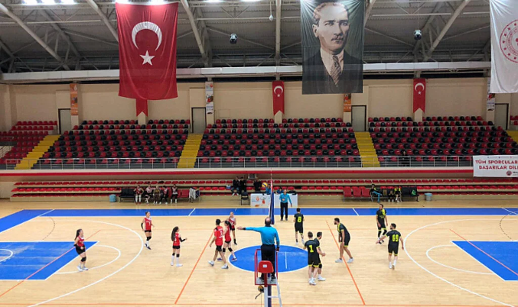 Bafra'da 100. Yıl Voleybol Turnuvası başladı