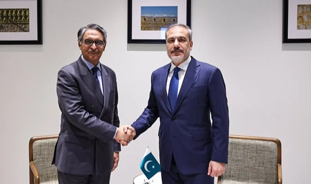 Bakan Fidan, Pakistanlı mevkidaşı Jilani'yle görüştü