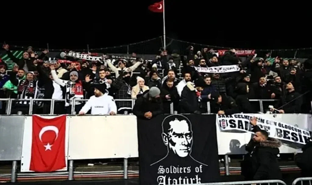 Beşiktaş taraftarları, Norveç’te yönetimi protesto etti