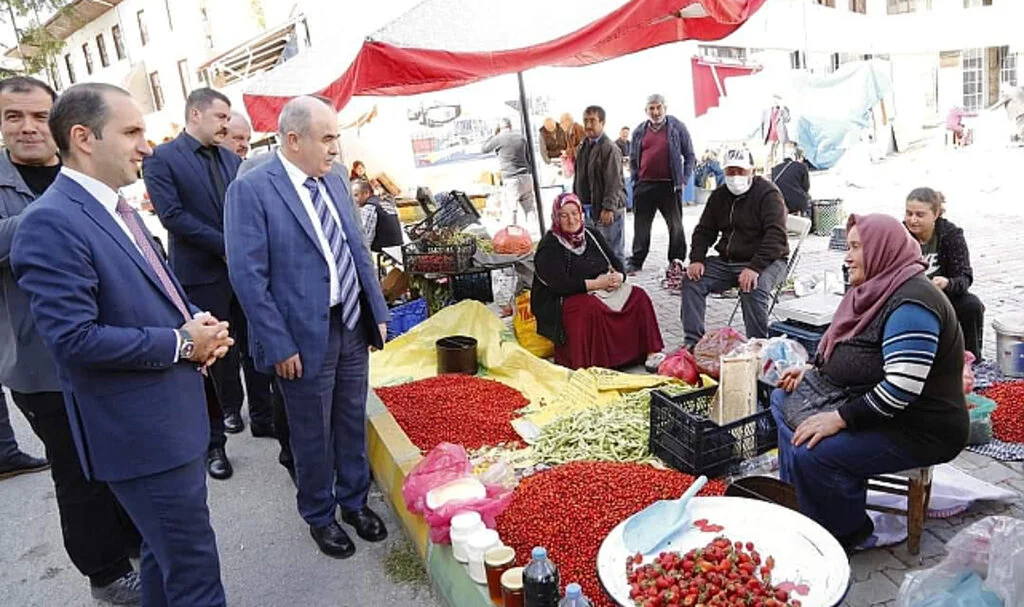 Çorum Valisi Dağlı'dan esnaf ziyareti                           