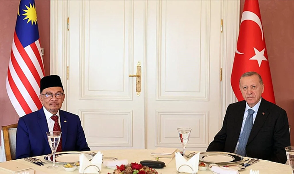 Cumhurbaşkanı Erdoğan, Malezya Başbakanı Enver İbrahim'i kabul etti