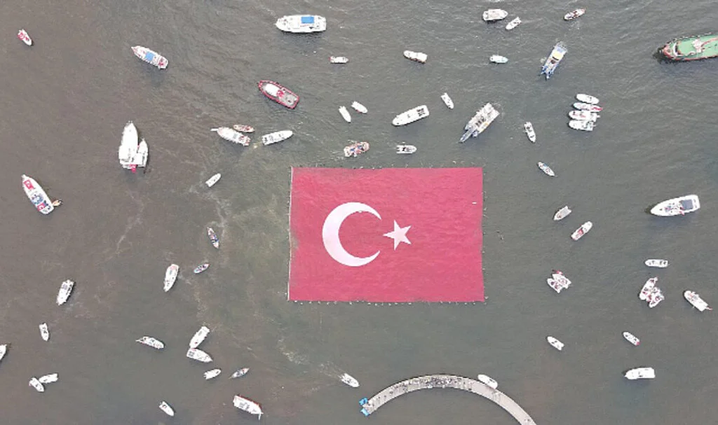 Denizde açtılar! Tam 1923 metrekare