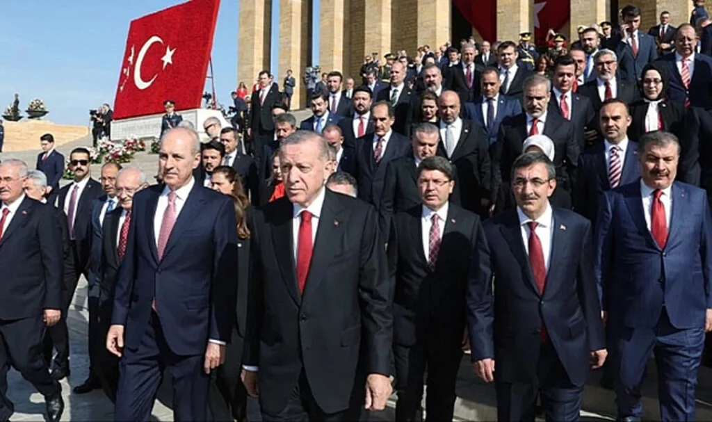 Devlet erkanı, Anıtkabir'de! İşte Cumhurbaşkanı Erdoğan'ın özel deftere düştüğü not
