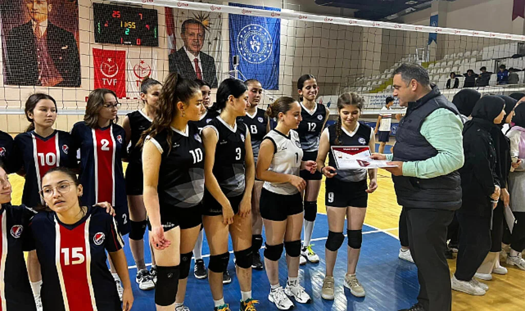 Doğu Grubu Şampiyonu Ali Fuat Başgil