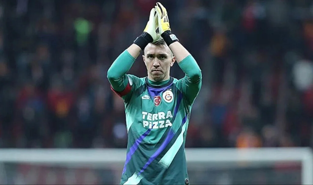 Doktorların söylediklerine kulak asmayan Muslera'dan Galatasaray için dev fedakarlık
