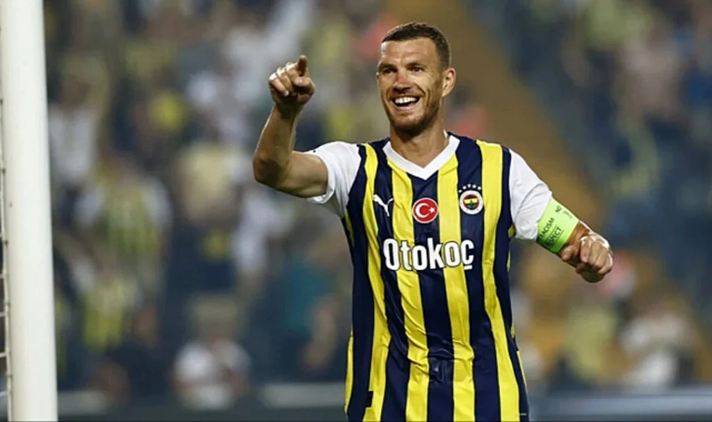 Fenerbahçe'de de gol atmaya devam eden Dzeko'yu bütün ülke konuşuyor