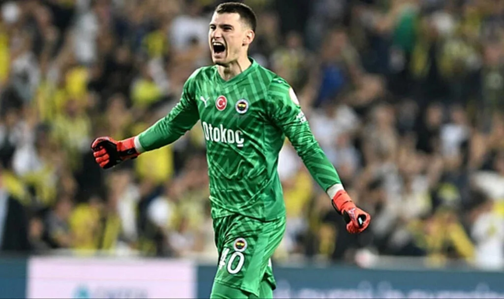 Fenerbahçe'de Livakovic kalesine duvar ördü