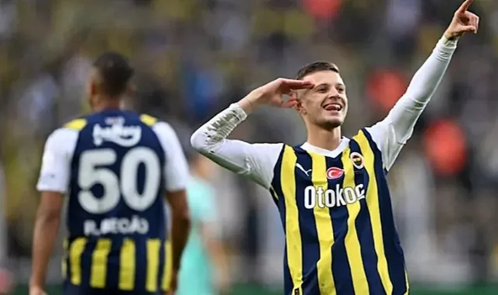 Fenerbahçe’de Szymanski, Alex’i Yakaladı!