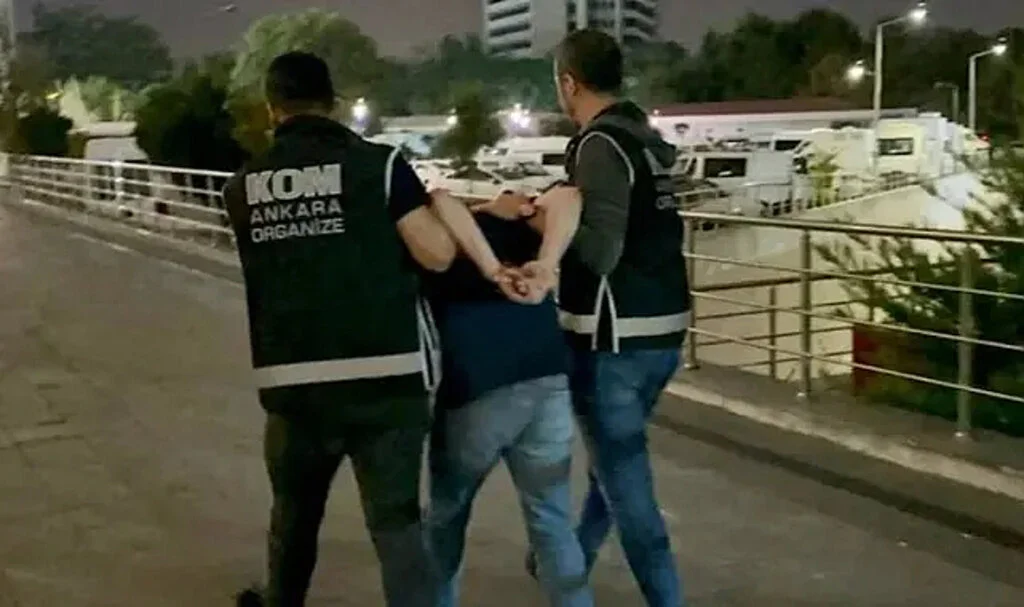 FETÖ’ye 77 ilde Kıskaç operasyonu