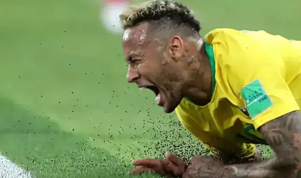 Futbolseverlerin yüreğini parçalayan kare! Ayakta duramayan Neymar bir daha sahaya adım atamayabilir