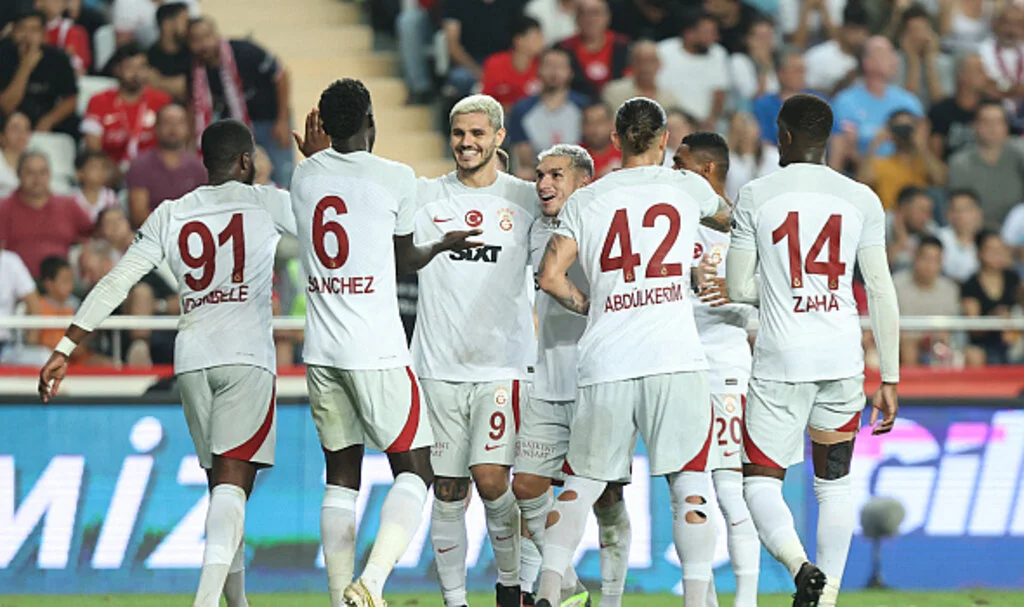 Galatasaray, Antalya'yı iki golle mağlup etti