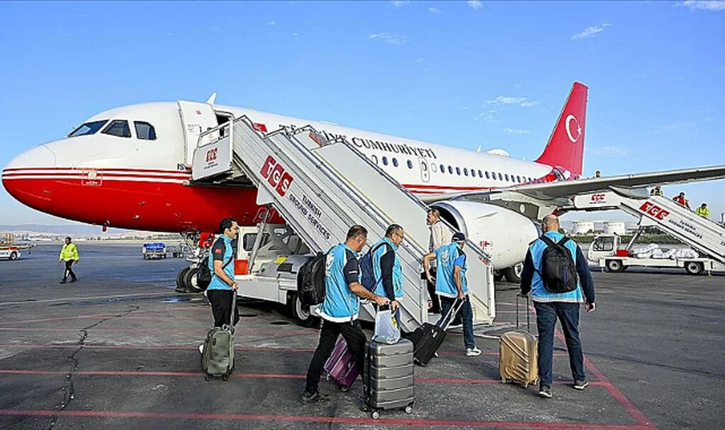 Gazze'ye ilaç ve tıbbi malzeme taşıyan uçak yola çıktı