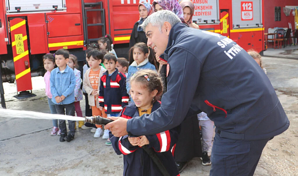 Havzalı Minikler Yangın Söndürdü