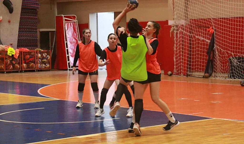 Hentbolun Yıldızları Artvin'e Bileniyor