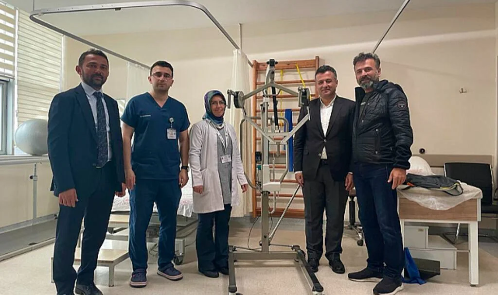 Hollandalı Hayırsever 'Hasta Asansörü' Bağışladı