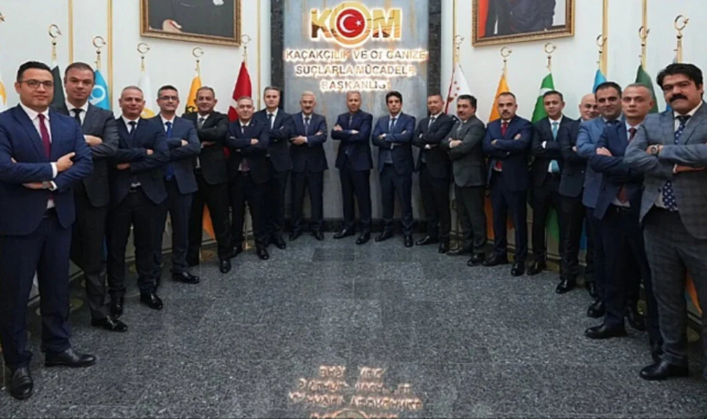 İçişleri'nden çok konuşulacak fotoğraf: Şafak sökerken de gün batarken de enselerindeyiz