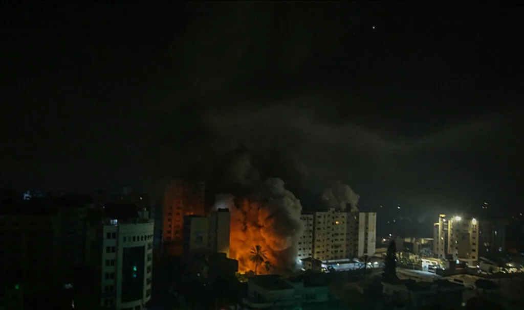 İsrail savaş uçakları, gece boyunca Gazze Şeridi'ni bombaladı