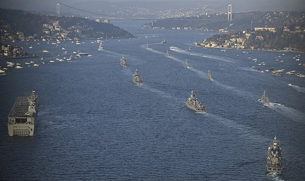 İstanbul Boğazı’ndan tarihi geçiş