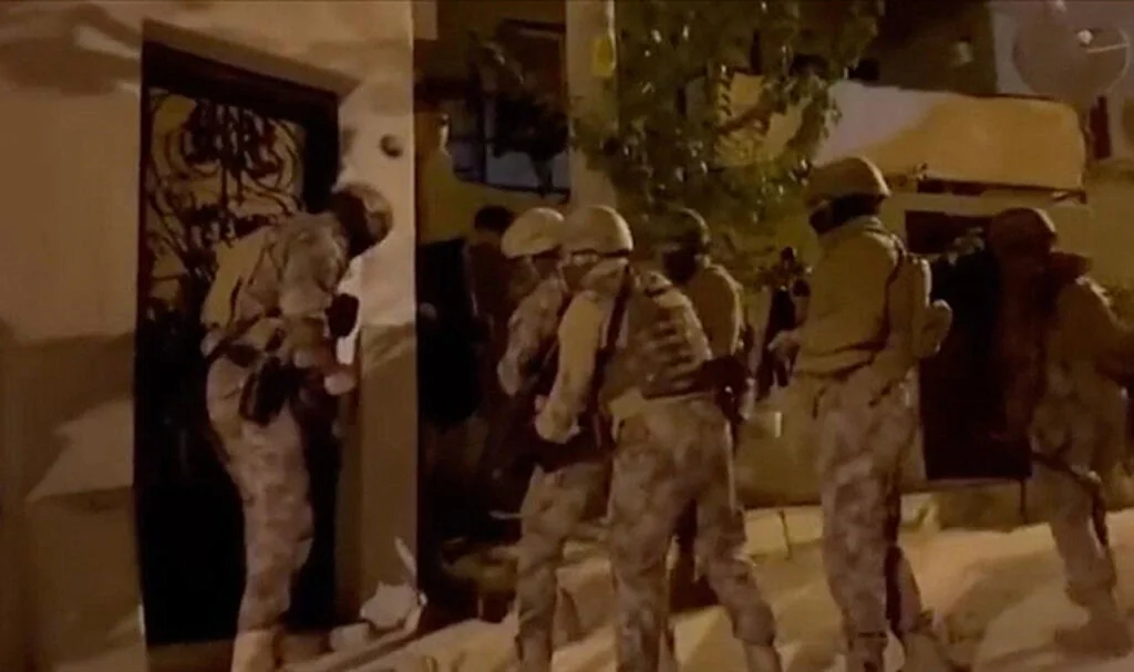 "Kafes" operasyonlarında 56 ilde 150 şüpheli yakalandı