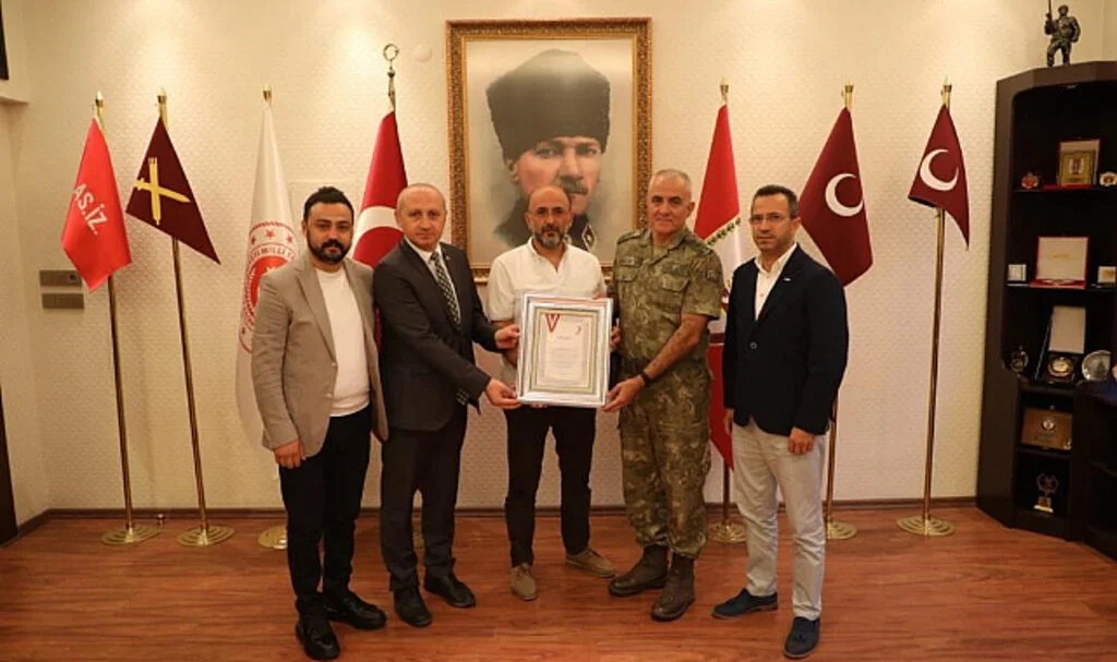 Kan Bağışı Kampanyasına Katılan Samsun Garnizon Komutanlığı'na 'Gümüş Madalya'