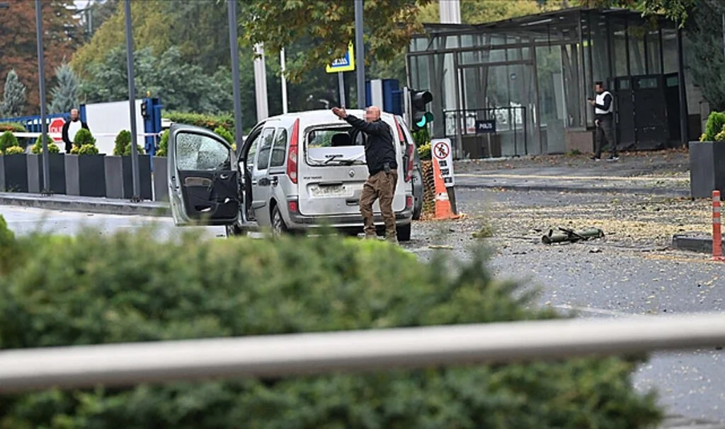 Meclis'in açılmasına saatler kala İçişleri Bakanlığı'na terör saldırısı: Canlı bomba kendini patlattı