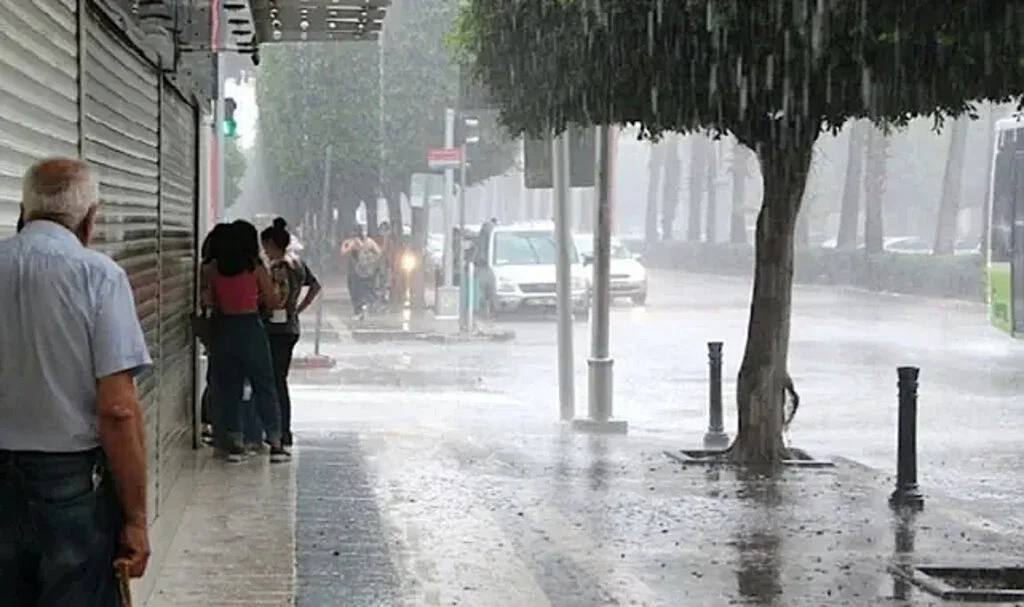 Meteoroloji’den uyarı: Kuvvetli sağanak ve rüzgar bir arada