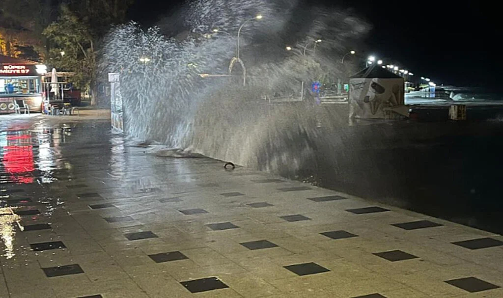 Meteorolojiden Sinop'ta fırtına uyarısı