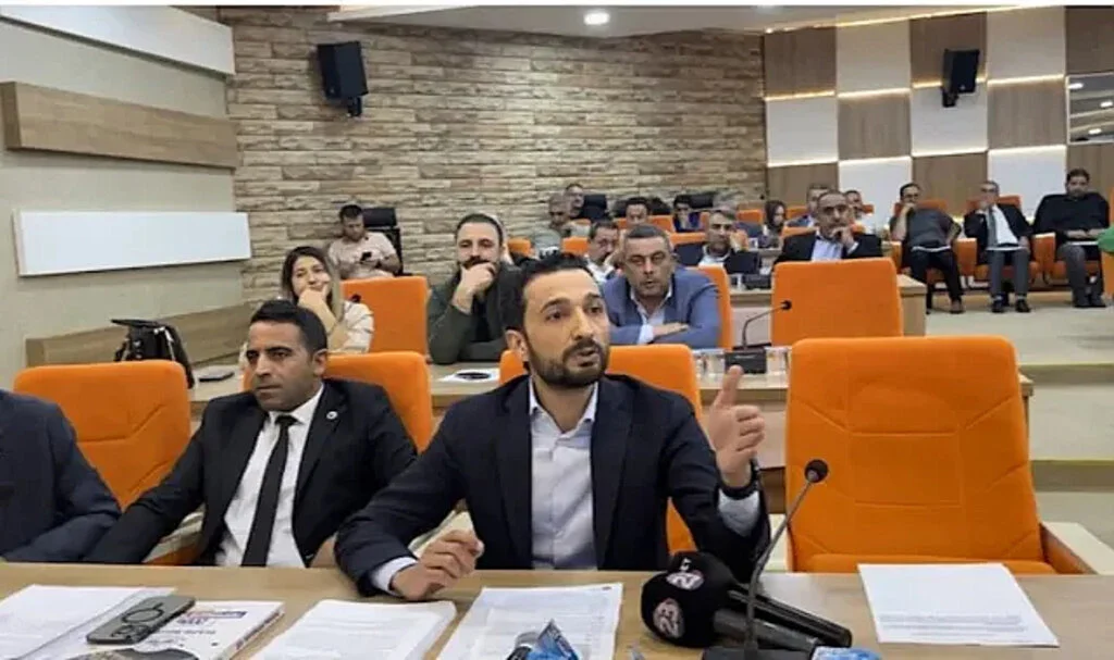 MHP’li Üye Bu Sözlerle Uyardı: Villa Değil Tabut Yapıyorsunuz