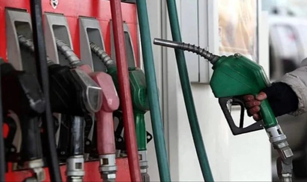 Motorinin ardından bir indirim de benzine geliyor