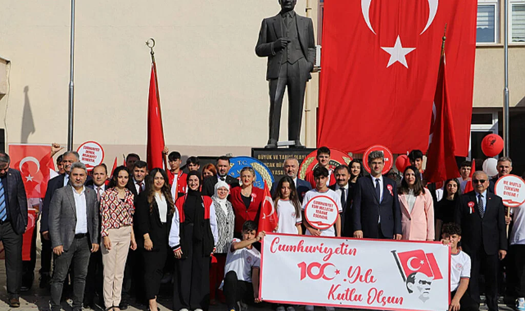 Samsun 19 Mayıs ilçesinde Cumhuriyet'in 100. yılı kutlandı 