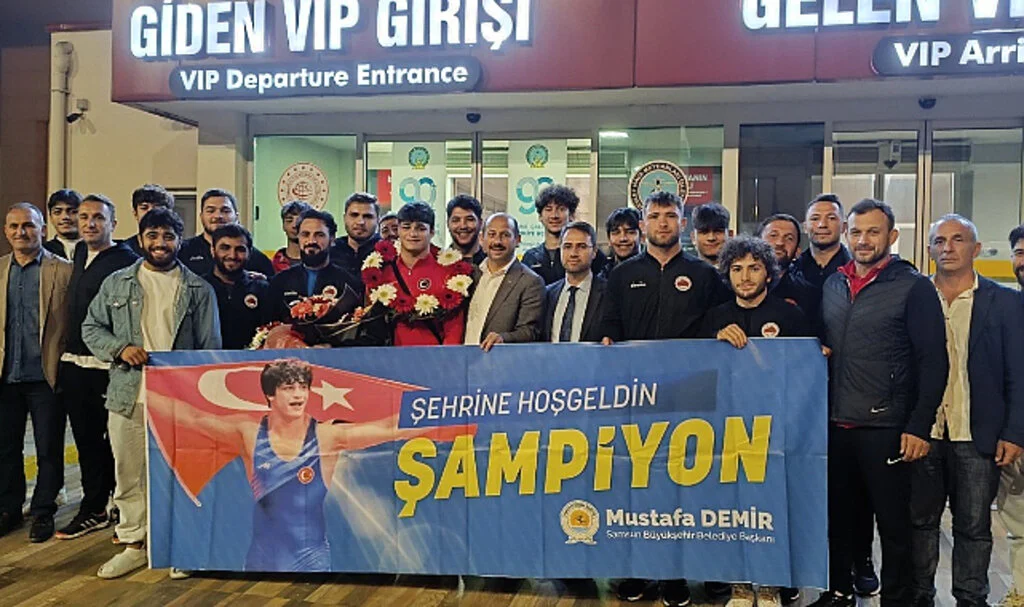 Samsun'da Alperen Berber Çiçeklerle Karşılandı