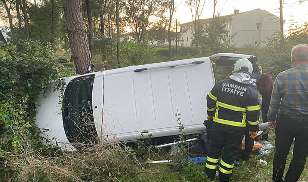 Samsun'da Aracın Hendeğe Devrilmesi Sonucu 3 Kişi Yaralandı