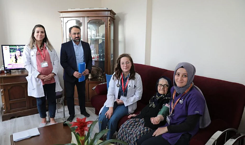 Samsun'da Cumhuriyet'in 100. yılında 100 yıllık çınarlara 'şefkat eli'