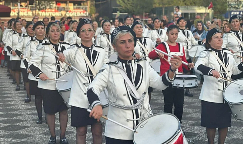 Samsun'da Cumhuriyet Kadınları Bando Takımı'nda 100. yıl gösterisi