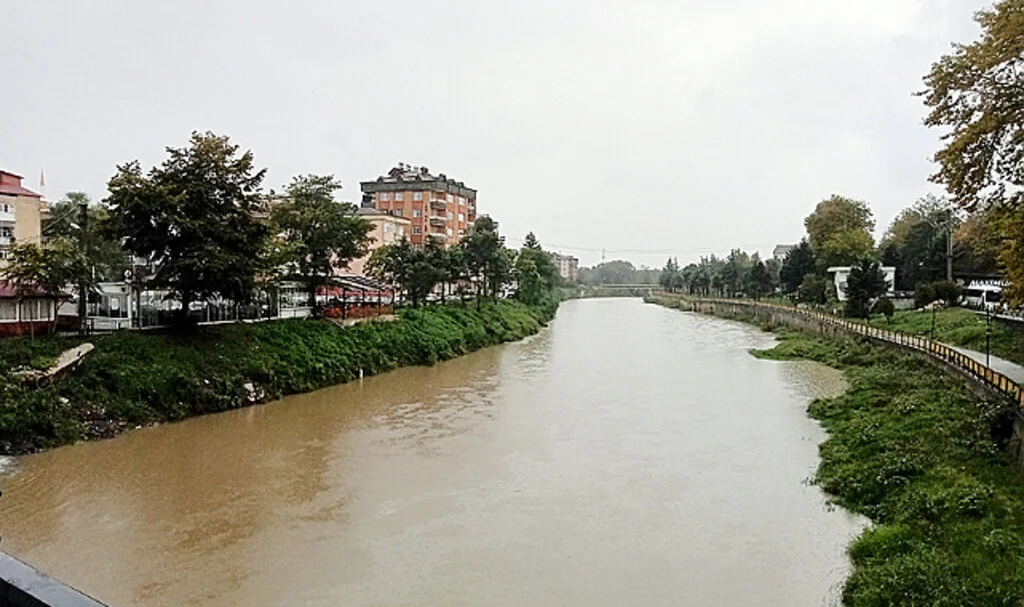 Samsun'da Etkili Olan Sağanakta Irmakların Debisi Yükseldi