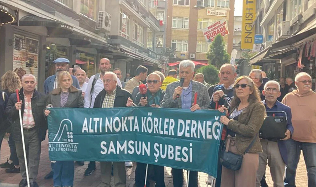 Samsun'da Görme engelli vatandaşlardan Dünya Beyaz Baston ve Körler Günü'nde yürüyüş