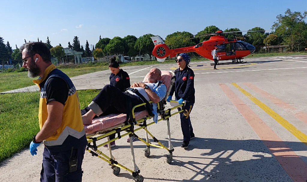 Samsun'da kalp krizi geçiren adamın yardımına 112 helikopteri yetişti 
