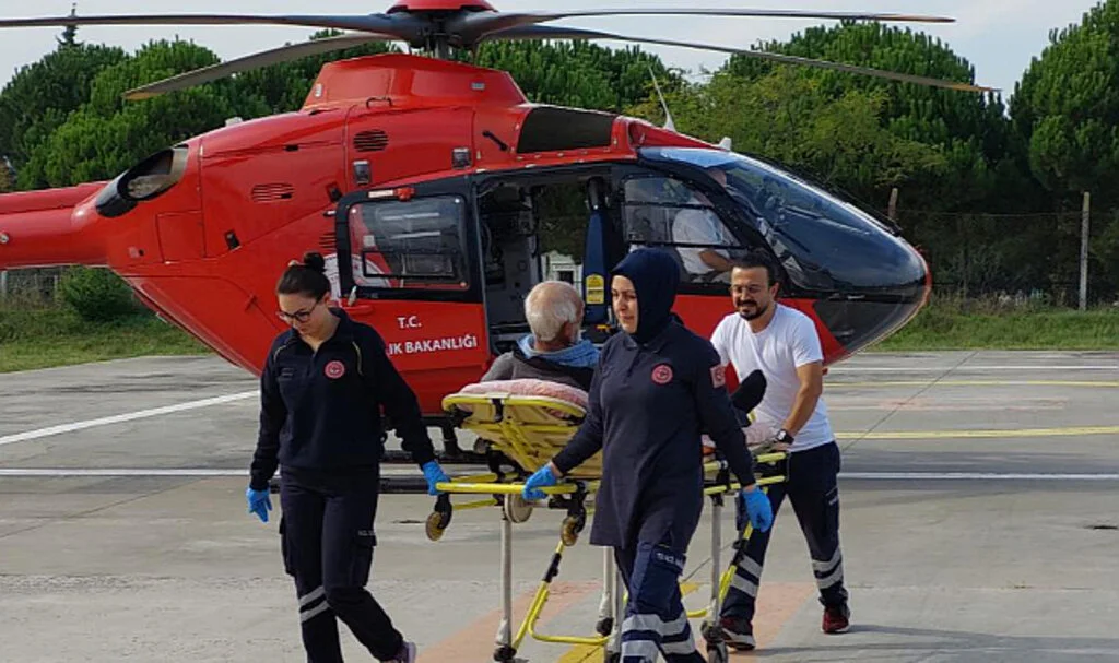 Samsun'da Kalp krizi geçiren yaşlı adamın yardımına ambulans helikopter yetişti