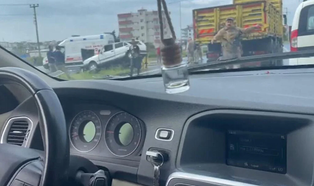 Samsun'da Kamyon ile Otomobil Çarpıştı: 2 Yaralı