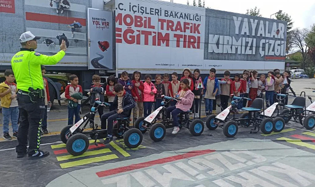 Samsun'da Minik Öğrencilere Trafik Eğitimi