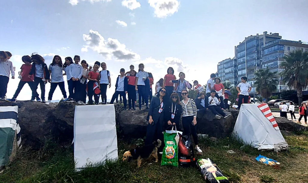 Samsun'da Öğrenciler Can Dostları Unutmadı 