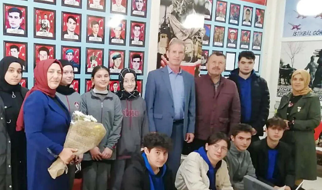 Samsun'da öğrencilerden şehit ailelerine ziyaret