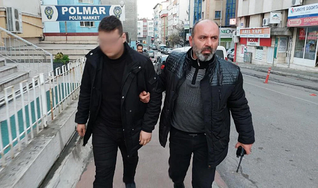 Samsun'da Okul Binasında Annesini Silahla Öldüren Sanığa 27 Yıl 11 Ay Hapis
